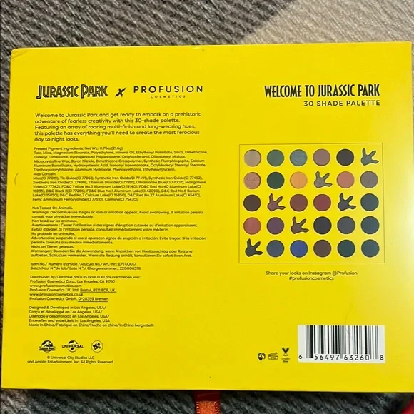 Jurassic Park Profusion Makeup Palette and Mirror - Picture 4 of 4